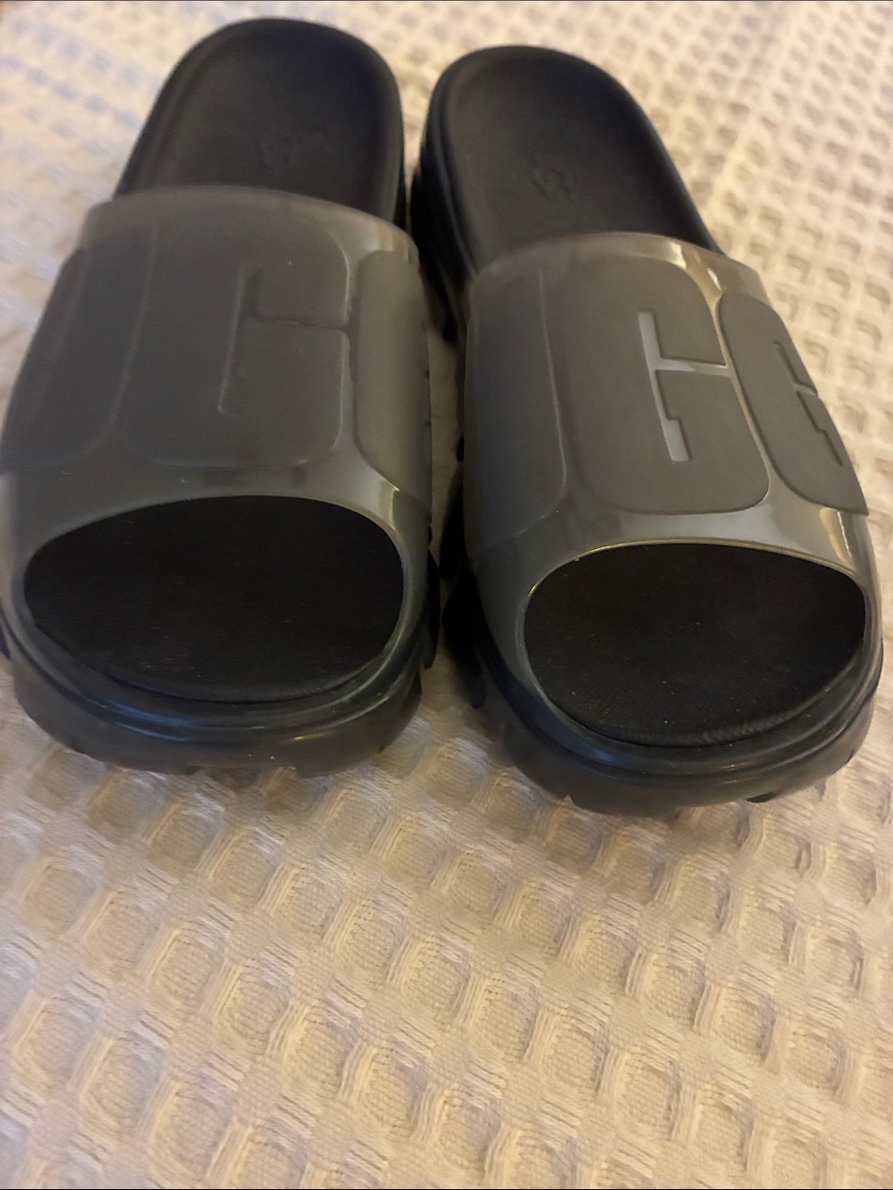UGG Slips - Picture 2 of 6